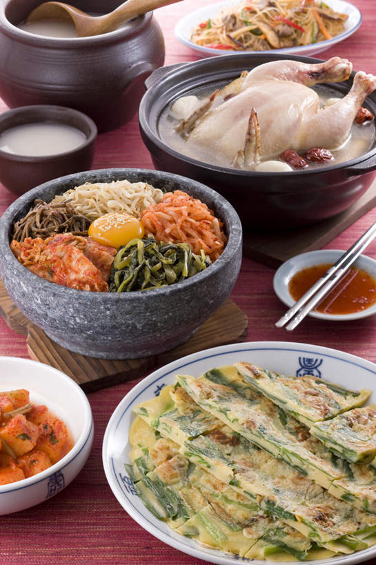 泡菜,无人,竖图,室内,特写,白天,正面,烹饪,萝卜,胡萝卜,蔬菜,餐具,新鲜,碟子,盘,石锅,豆芽,蛋,鸡蛋,鸡肉,肉,汤,日本料理,料理,食品,菜肴,美食,肉类,食物,盘子,碟,日式料理,日式,摄影,佳肴,有机食品,绿色食品,影棚,肉食,红萝卜,甘荀,彩图,影棚拍摄,拍摄