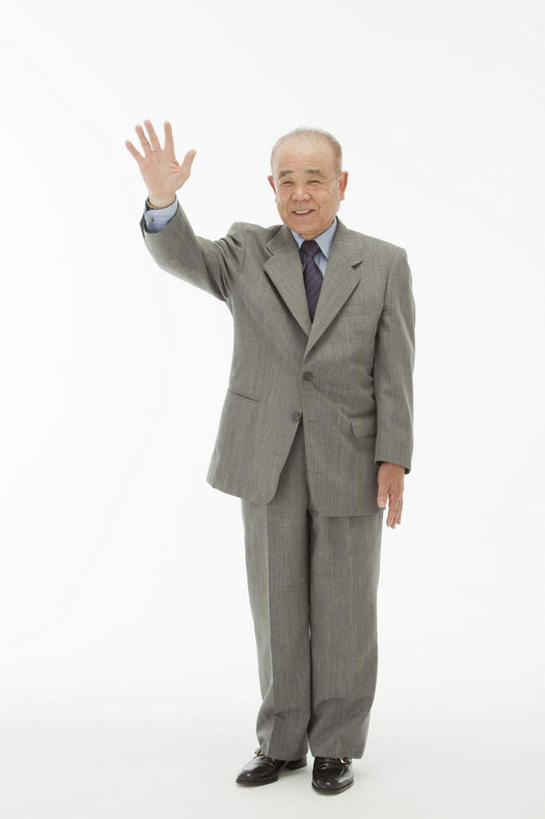 东方人,一个人,商务人士,商务男性,站,笑,微笑,露齿笑,竖图,室内,白天,白色背景,正面,衬衫,亚洲,仅一个男性,仅一个人,仅一个中年男性,套装,挥手,注视,黄种人,观察,看,站着,招手,摄影,影棚,观看,察看,关注,商务装,工薪阶层,男人,男性,中年男性,亚洲人,白领,上班族,站立,彩图,全身,影棚拍摄,衬衣,拍摄,五指张开