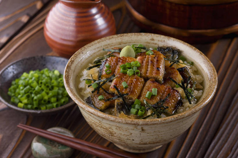 米饭,鳗鱼,无人,横图,俯视,室内,特写,白天,烹饪,筷子,桌面,桌子,鳗鲡,餐具,一双,阴影,反射,木制,碟子,盘,影子,陶瓷,肉,鱼肉,日本料理,料理,食品,筷架,陶瓷制品,饭,筷枕,文化,传统,菜肴,美食,肉类,食物,盘子,木制品,容器,碟,碗,日式料理,四个,日式,鳗鱼饭,佳肴,储藏,礼节,筷子架,五谷,储存,礼仪,肉食,河鳗,白鳗,青鳝,风馒,进餐用具,白鳝,彩图,高角度拍摄,贮存