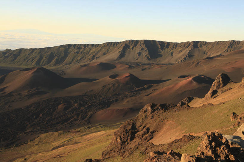 无人,公园,横图,室外,白天,正面,旅游,度假,岛屿,石头,美景,山,山脉,夏威夷,美国,阴影,光线,石子,影子,景观,山峰,山峦,娱乐,蓝色,蓝天,天空,阳光,自然,群山,天,享受,休闲,景色,放松,晴朗,北美,北美洲,国家公园,自然风光,美洲,万里无云,夏威夷州,爱洛哈之州,北亚美利加洲,亚美利加洲,哈雷阿卡拉国家公园,列岛,群岛,石块,岩石,诸岛,晴空,晴空万里,彩图,毛伊岛,茂伊岛,茂宜岛,山谷之岛