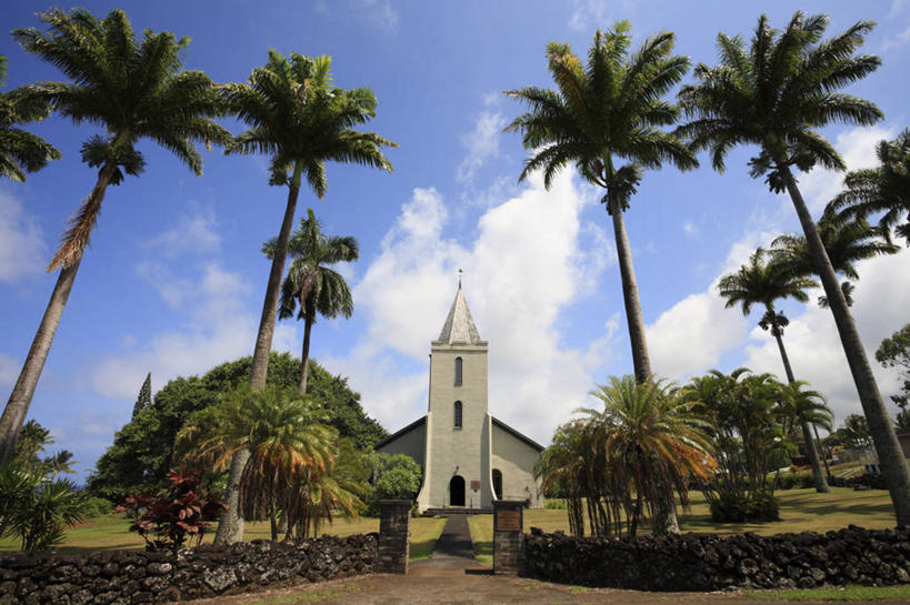 无人,教堂,横图,室外,白天,仰视,旅游,度假,草地,草坪,岛屿,美景,植物,棕榈树,叶子,夏威夷,美国,阴影,节日,光线,影子,景观,云,云朵,绿叶,云彩,文化,娱乐,草,树,树木,蓝色,绿色,白云,蓝天,天空,阳光,自然,天,祈祷,享受,休闲,健康,嫩叶,景色,放松,许愿,宗教,信仰,生长,晴朗,成长,纪念,祈求,北美,北美洲,基督教,天主教,自然风光,美洲,信念,棕榈叶,夏威夷州,爱洛哈之州,北亚美利加洲,亚美利加洲,平安,叶,叶片,列岛,群岛,诸岛,晴空,棕树,棕榈,彩图,低角度拍摄,大教堂,礼拜堂,哈纳,毛伊岛,茂伊岛,茂宜岛,山谷之岛