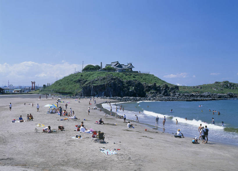 东方人,站,坐,横图,室外,白天,正面,旅游,度假,海浪,海洋,石头,美景,森林,沙滩,山,山脉,树林,植物,日本,亚洲,行人,游客,游人,阴影,服装,光线,沙子,石子,影子,海岸,景观,浪花,山峰,云,云朵,沙地,山峦,许多人,云彩,休闲装,黄种人,娱乐,路人,旅客,树,树木,衣服,蓝色,绿色,白云,蓝天,天空,阳光,自然,海水,群山,天,站着,一群人,享受,休闲,休闲服,景色,放松,服饰,生长,晴朗,成长,自然风光,海景,东亚,本州,本州岛,日本国,青森,青森县,东北地方,过客,男人,男性,年轻男性,年轻女性,女人,女性,亚洲人,大海,风浪,海,海水的波动,海滩,近岸浪,石块,岩石,涌浪,晴空,站立,坐着,彩图,全身,八户,八户市