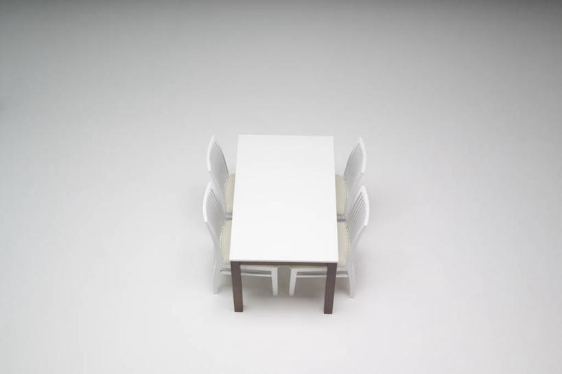 无人,横图,俯视,室内,白天,餐桌,桌子,静物,椅子,阴影,灰色背景,反射,影子,木椅,四把,白色,摄影,影棚,餐台,彩图,高角度拍摄,影棚拍摄,拍摄