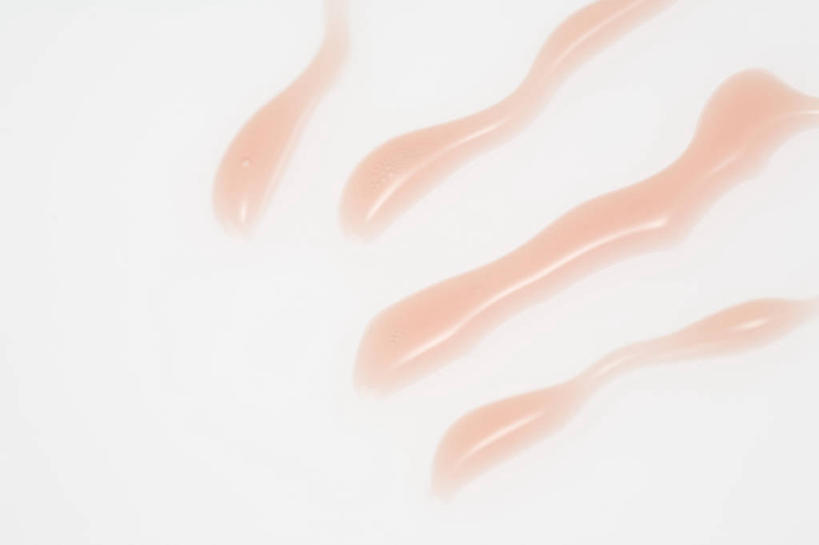 无人,横图,俯视,室内,特写,白天,白色背景,阴影,反射,液体,影子,粉色,唇彩,化妆品,口红,摄影,影棚,化妆用品,彩图,高角度拍摄,影棚拍摄,拍摄