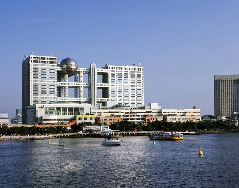 无人,高楼大厦,横图,室外,白天,正面,度假,海浪,海洋,美景,城市风光,标志建筑,城市,大厦,地标,建筑,轮船,摩天大楼,船,东京,日本,亚洲,阴影,光线,影子,景观,浪花,富士电视台,娱乐,建设,蓝色,蓝天,天空,阳光,海水,交通工具,天,享受,休闲,景色,放松,晴朗,御台场,载具,海景,东亚,本州,万里无云,关东地方,本州岛,日本国,东京都,东京港,台场,大海,风浪,海,海水的波动,近岸浪,涌浪,晴空,晴空万里,彩图,大楼,高层建筑,高楼,摩天楼,株式会社富士电视