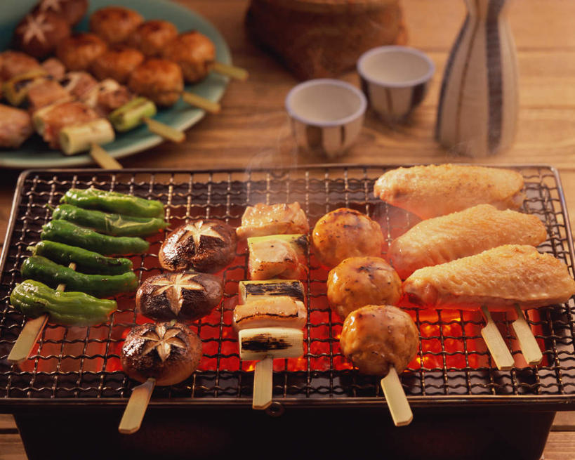 无人,横图,俯视,室内,特写,白天,烹饪,烧烤,热情,餐桌,桌子,蔬菜,火,阴影,新鲜,光线,火焰,木棒,影子,菌菇,青椒,香菇,鸡肉,肉,日本料理,料理,食品,烤架,烤肉,燃烧,菌类,菜肴,美食,肉类,食物,日式料理,日式,铁架,食用菌,佳肴,有机食品,绿色食品,餐台,肉食,大椒,菜椒,甜椒,柿子椒,灯笼椒,彩图,高角度拍摄