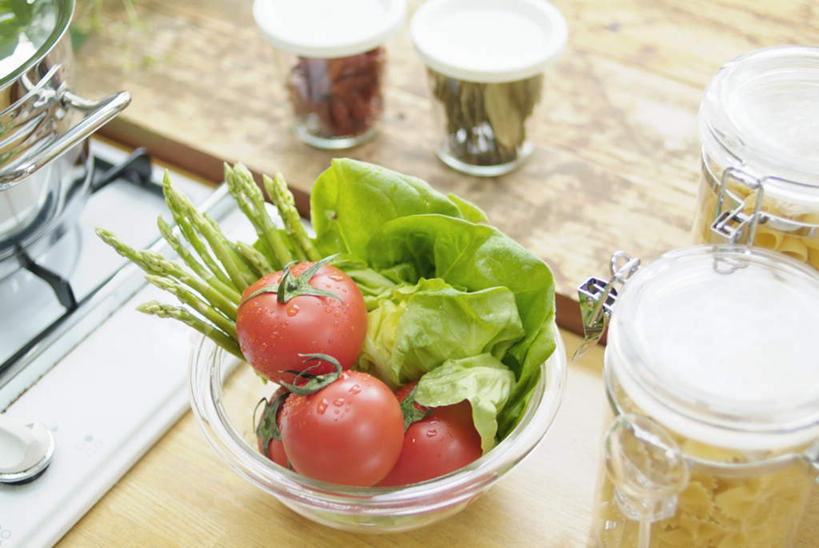 无人,横图,俯视,室内,白天,蔬菜,西红柿,叶子,煤气灶,生菜,莴苣,食品,绿叶,玻璃制品,食物,玻璃瓶,瓶子,嫩叶,广口瓶,春菜,鹅仔菜,莴仔菜,千金菜,叶用莴苣,叶,叶片,番茄,彩图,高角度拍摄