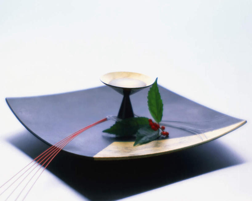 清酒,无人,横图,室内,特写,白天,白色背景,正面,杯子,餐具,碟子,盘,酒类,酒,饮料,盘子,水杯,碟,摄影,影棚,茶杯,彩图,影棚拍摄,拍摄