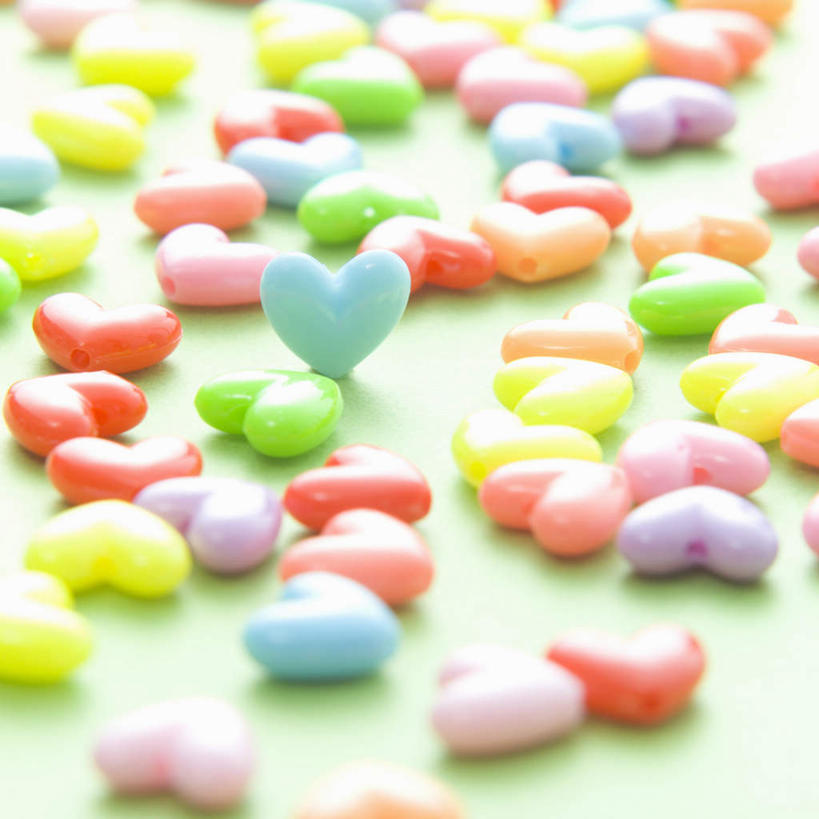 无人,方图,俯视,彩色,室内,特写,白天,爱情,项链,许多,绿色背景,爱心,珠子,浪漫,黄色,蓝色,绿色,白色,温暖,温馨,心形,恩爱,摄影,影棚,串珠,和睦,心型,彩图,高角度拍摄,影棚拍摄,拍摄,融洽