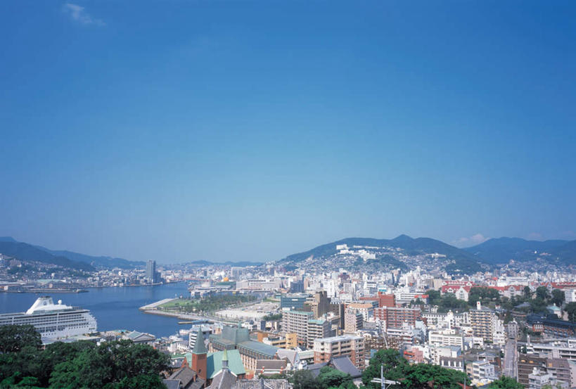 无人,横图,俯视,航拍,室外,白天,旅游,度假,海浪,海洋,名胜古迹,植物,标志建筑,城市,地标,建筑,长崎,日本,亚洲,遗迹,浪花,云,云朵,云彩,古迹,文物,娱乐,建设,古建筑,树,树木,蓝色,绿色,白云,蓝天,天空,自然,海水,天,享受,休闲,旅游胜地,放松,生长,晴朗,成长,鸟瞰,海景,古文明,东亚,日本国,长崎县,九州本岛,九州,九州岛,九州地方,长崎市,大海,风浪,海,海水的波动,近岸浪,涌浪,晴空,彩图,高角度拍摄