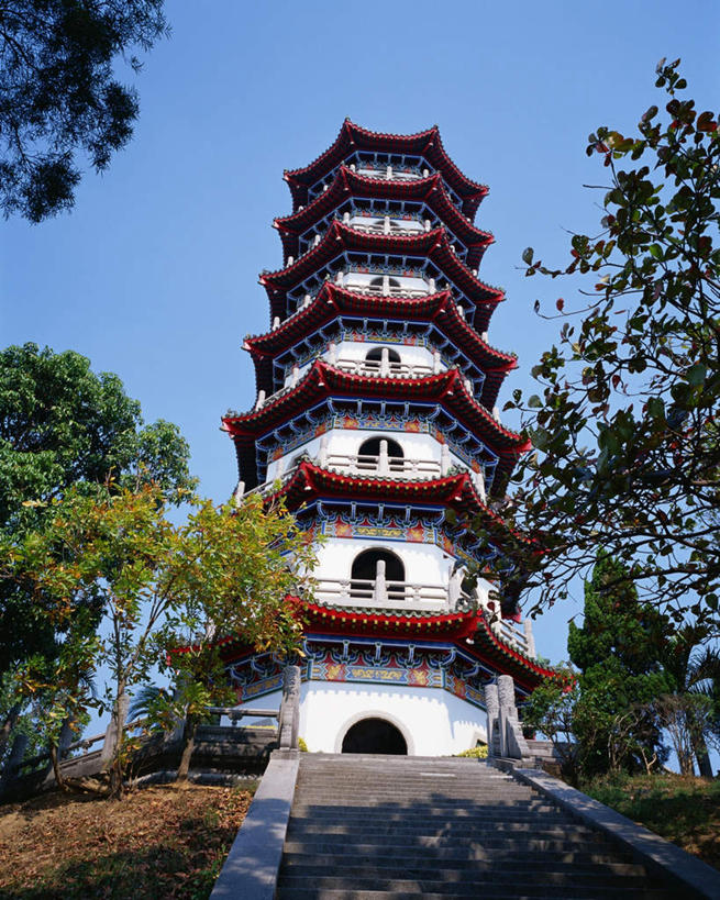 无人,寺庙,竖图,室外,白天,仰视,旅游,度假,植物,楼梯,标志建筑,地标,建筑,台湾,中国,亚洲,阶梯,塔,历史,娱乐,建设,宝塔,台阶,树,树木,蓝色,绿色,蓝天,天空,自然,庙宇,天,享受,休闲,旅游胜地,放松,生长,晴朗,成长,东亚,万里无云,港澳台,中华人民共和国,台湾省,浮图,浮屠,晴空,晴空万里,彩图,低角度拍摄,庙,寺,台