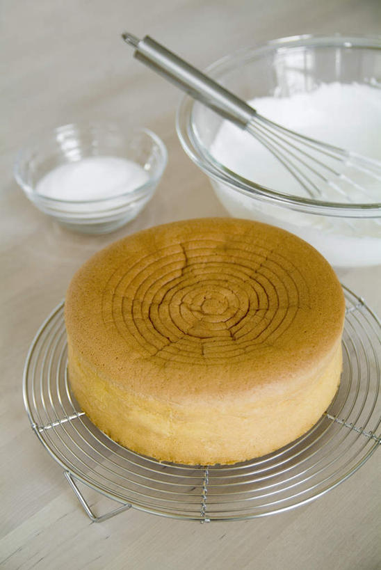 点心,无人,竖图,俯视,室内,特写,白天,下午茶,餐桌,桌子,托盘,食品,甜点,甜品,食物,糕点,打蛋器,甜食,奶油,餐台,乳制品,海绵蛋糕,激凌,克林姆,淇淋,彩图,高角度拍摄,蛋糕