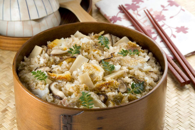 蒸笼,米饭,无人,横图,俯视,室内,特写,白天,烹饪,筷子,桌面,桌子,蔬菜,餐具,厨具,切片,阴影,竹制,新鲜,光线,木制,影子,菌菇,蘑菇,日本料理,食品,饭,鲷鱼,菌类,文化,传统,菜肴,美食,食物,木制品,碗,日式料理,食用菌,佳肴,有机食品,绿色食品,礼节,加吉鱼,铜盆鱼,五谷,竹制品,笼屉,礼仪,烹饪用具,班加吉,加真鲷,进餐用具,烹调用具,烹调,彩图,高角度拍摄