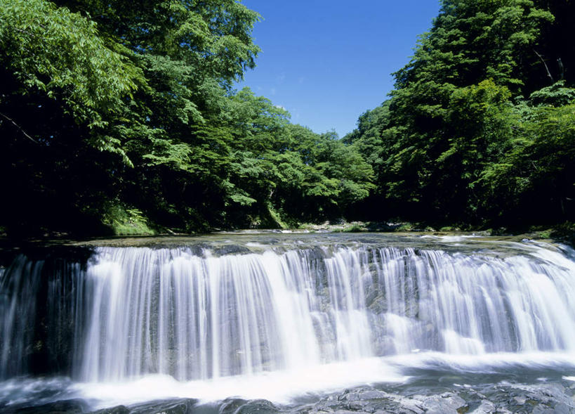 无人,横图,室外,白天,正面,旅游,度假,美景,瀑布,森林,树林,水,植物,日本,亚洲,飞溅,溅,液体,景观,娱乐,树,树木,蓝色,绿色,蓝天,天空,自然,天,享受,休闲,景色,放松,生长,晴朗,成长,喷洒,自然风光,东亚,本州,万里无云,本州岛,日本国,宫城,宫城县,东北地方,跌水,晴空,晴空万里,彩图