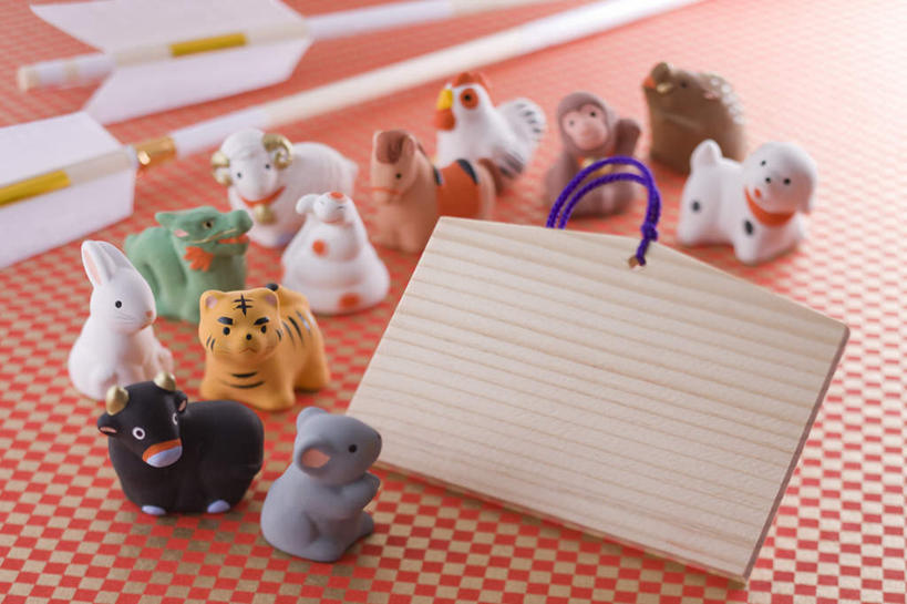 无人,横图,俯视,室内,特写,白天,虎,狗,猴,鸡,马,羊,猪,玩具,朦胧,模糊,装饰,龙,蛇,十二生肖,一个,动物,饰品,摄影,影棚,单个,鼠,兔,记录板,记事板,彩图,高角度拍摄,全身,影棚拍摄,拍摄