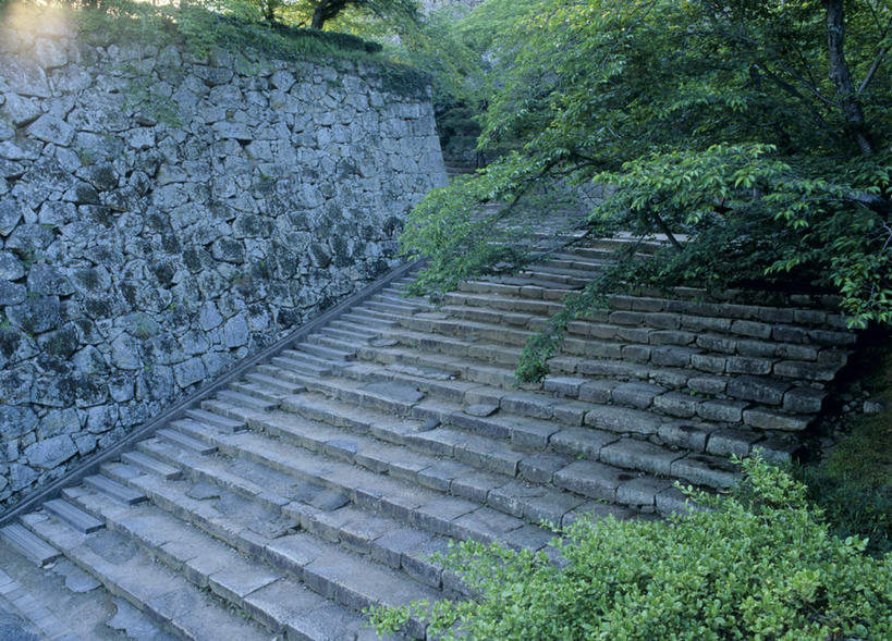 无人,横图,室外,白天,正面,旅游,度假,石头,美景,树林,植物,楼梯,日本,亚洲,一排,许多,阴影,整齐,光线,石子,影子,阶梯,墙,景观,云,云朵,云彩,娱乐,墙壁,墙面,台阶,树,树木,排列,蓝色,绿色,白云,蓝天,天空,阳光,自然,天,享受,休闲,石壁,石阶,景色,放松,生长,成长,堆,队列,自然风光,东亚,本州,本州岛,日本国,中国地方,冈山,冈山县,石块,彩图
