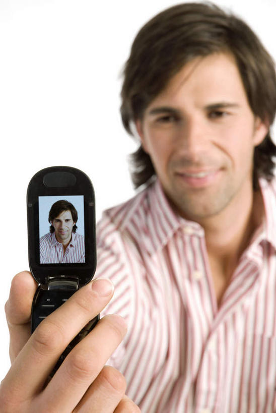 西方人,脸,头,脸颊,手,一个人,商务人士,商务男性,站,笑,打电话,微笑,露齿笑,竖图,室内,特写,白天,白色背景,正面,衬衫,电话,手机,欧洲,欧洲人,仅一个男性,仅一个人,握,套装,拿,拿着,注视,通讯设备,肩膀,仅一个年轻男性,拍照,观察,看,站着,手部,握着,摄影,影棚,观看,单手,察看,关注,商务装,工薪阶层,照像,交流,男人,男性,年轻男性,白种人,头部,脸部,脸蛋,面部,白领,上班族,沟通,通话,站立,半身,彩图,影棚拍摄,衬衣,拍摄,照相