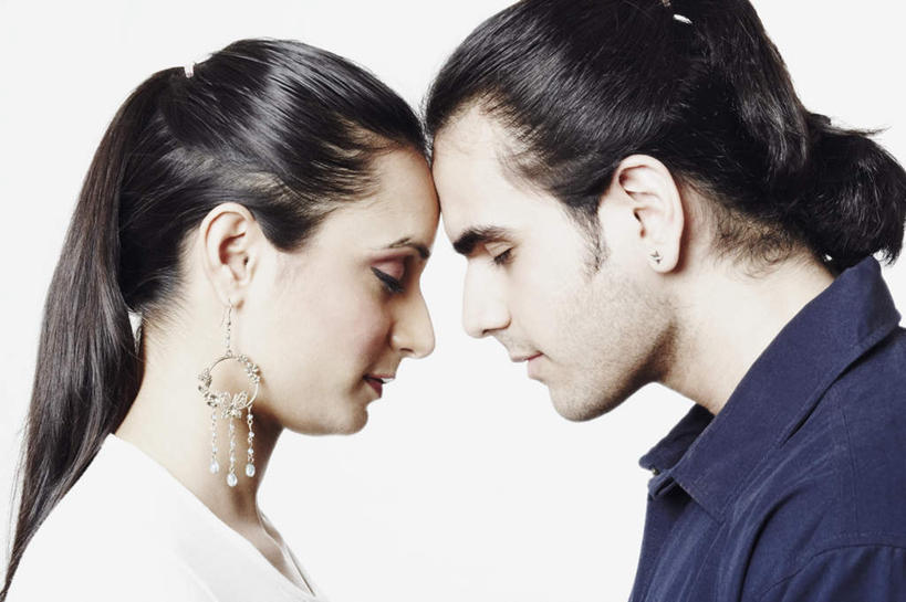 脸,头,脸颊,两个人,夫妻,站,闭眼,笑,微笑,露齿笑,横图,室内,特写,白天,白色背景,侧面,爱情,亚洲,浪漫,肩膀,站着,温暖,温馨,恩爱,恋人,摄影,影棚,和睦,男人,男性,年轻男性,年轻女性,女人,女性,亚洲人,印度人,头部,脸部,脸蛋,面部,情侣,闭眼睛,闭着眼,闭着眼睛,站立,半身,彩图,影棚拍摄,拍摄,伴侣,融洽