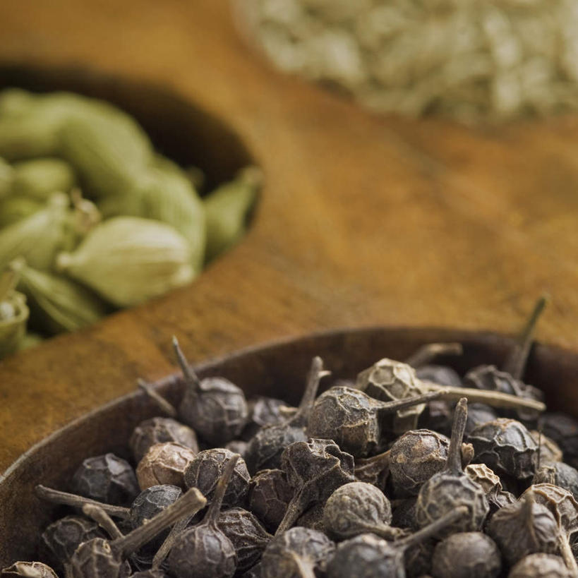 无人,方图,俯视,室内,特写,白天,植物,一堆,许多,堆叠,堆积,朦胧,模糊,调料,调味,香料,佐料,草药,药草,黑胡椒,调味品,调味料,中药,堆,小豆蔻,配料,药材,中草药,中药材,本草,作料,三角豆蔻,印度豆蔻,胡椒,彩图,高角度拍摄