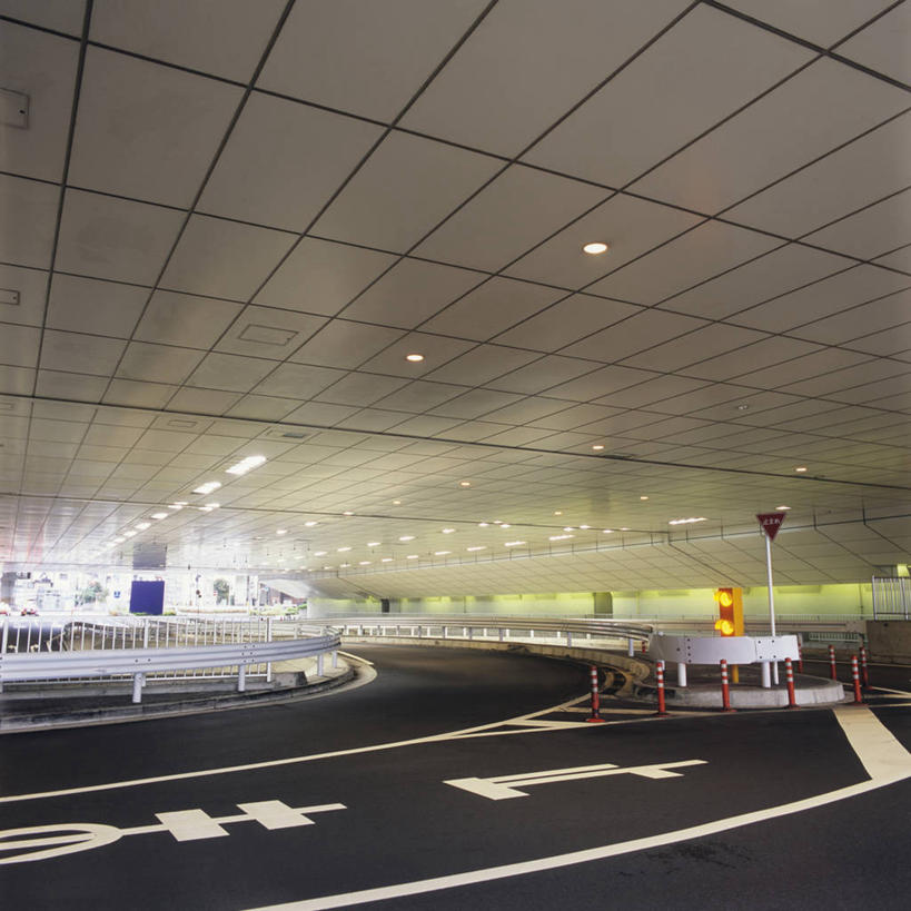 无人,停车场,横图,室内,白天,正面,指示牌,照明,德国,欧洲,阴影,光线,标志,文字,影子,灯光,方向,标识,顶灯,箭头,灯,灯具,照亮,指向,照明设备,西欧,丢弃,抛弃,德意志联邦共和国,簇,遗弃,摈弃,扔掉,扔弃,甩掉,扬弃,彩图,泊车场