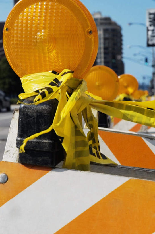 无人,家,高楼大厦,竖图,室外,白天,仰视,度假,办公楼,美景,城市风光,城市,大厦,建筑,摩天大楼,写字楼,照明,阴影,光线,影子,房屋,屋子,景观,公寓,灯光,娱乐,洋房,楼房,住宅,灯,黄色,蓝色,蓝天,天空,阳光,灯具,楼宇,天,享受,休闲,商务楼,景色,放松,晴朗,照亮,照明设备,万里无云,应急灯,晴空,晴空万里,彩图,低角度拍摄,房子,大楼,高层建筑,高楼,摩天楼