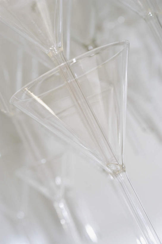 无人,竖图,室内,特写,白天,白色背景,正面,实验,仪器,静物,一排,许多,阴影,研究,整齐,透明,反射,分析,化学,测试,漏斗,影子,过滤,玻璃制品,排列,器皿,摄影,影棚,队列,计量,玻璃仪器,试验耗材,实验用品,彩图,影棚拍摄,拍摄