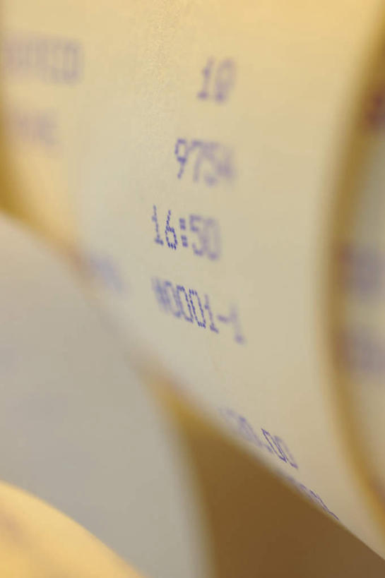 无人,竖图,俯视,室内,特写,白天,静物,一张,阴影,朦胧,模糊,卷曲,反射,英文,标志,文字,影子,字符,字母,标识,摄影,影棚,英文字母,收银条,发票,购物收据,购物小票,彩图,高角度拍摄,影棚拍摄,拍摄,收据