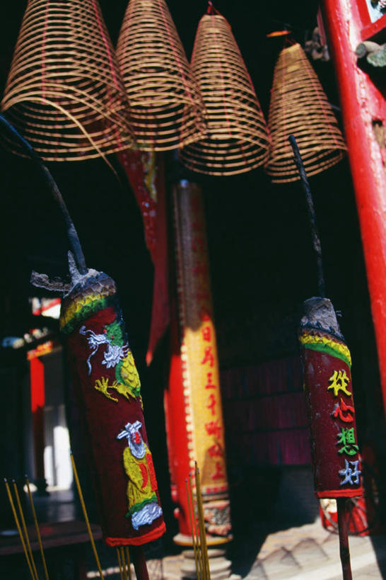 无人,寺庙,竖图,室外,白天,正面,旅游,度假,名胜古迹,标志建筑,地标,建筑,越南,亚洲,节日,遗迹,古迹,文化,文物,娱乐,建设,古建筑,经幡,庙宇,祈祷,享受,休闲,健康,旅游胜地,放松,许愿,宗教,东南亚,佛教,信仰,纪念,祈求,古文明,风马旗,越南社会主义共和国,胡志明市,释教,胡志明,平安,彩图,庙,寺