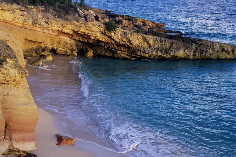 无人,横图,俯视,室外,白天,旅游,度假,海浪,海洋,石头,美景,沙滩,山,山脉,加勒比海,纹路,沙子,石子,纹理,海岸,景观,浪花,山峰,沙地,山峦,娱乐,自然,海水,群山,享受,休闲,景色,南美,放松,南美洲,拉丁美洲,自然风光,美洲,海景,肌理,维京群岛,亚美利加洲,南亚美利加洲,处女群岛,美属处女群岛,美属维尔京群岛,维尔京群岛,美属维京群岛,大海,风浪,海,海水的波动,海滩,近岸浪,石块,岩石,涌浪,彩图,高角度拍摄