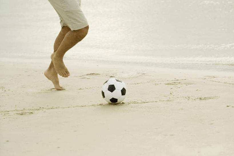 西方人,腿部,脚,脚趾,脚趾甲,腿,一个人,跳,横图,室外,白天,侧面,足球,海浪,海洋,沙滩,欧洲,欧洲人,仅一个男性,仅一个人,短裤,裤子,沙子,海岸,浪花,足球装备,沙地,光脚,运动器械,仅一个年轻男性,一个,海水,赤脚,健身器械,沙滩裤,单个,健身器材,海景,蹴鞠,足球运动,男人,男性,年轻男性,白种人,脚指甲,大海,风浪,海,海水的波动,海滩,近岸浪,涌浪,跳跃,半身,彩图,运动器材