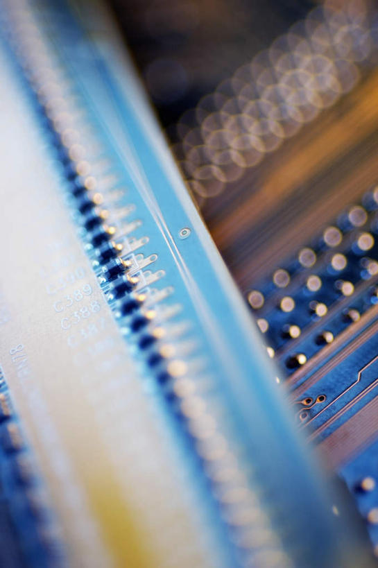 无人,竖图,室内,特写,白天,正面,静物,阴影,朦胧,模糊,反射,电路板,影子,蓝色,摄影,影棚,线路板,芯片,印刷电路板,PCB板铝基板,PCB电路板,超薄电路板,超薄线路板,高频板,彩图,影棚拍摄,拍摄
