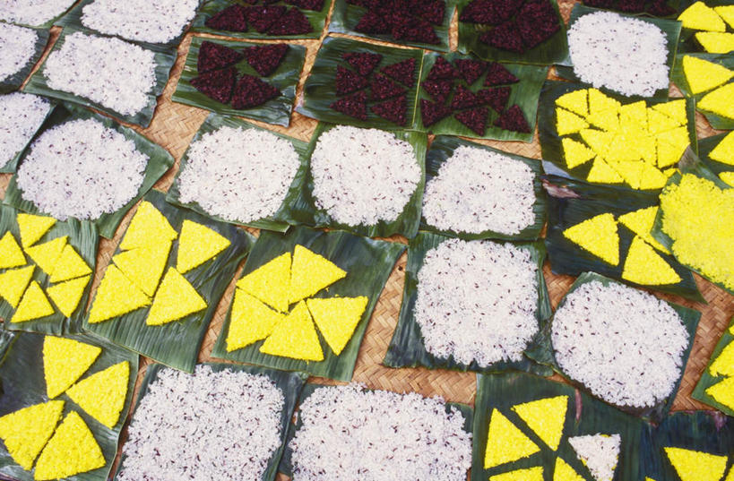 无人,商店,横图,俯视,室外,特写,白天,餐具,印度尼西亚,印尼,亚洲,碟子,盘,食品,糖,糖果,甜点,甜品,商铺,食物,黄色,白色,盘子,碟,甜食,巧克力,巴厘岛,东南亚,朱古力,印度尼西亚共和国,市肆,商号,巴厘省,彩图,高角度拍摄,店铺