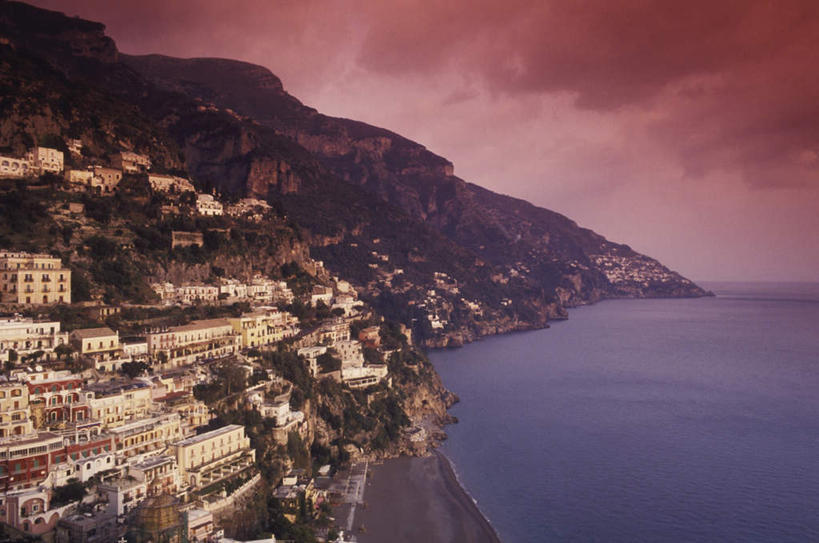 无人,家,横图,俯视,室外,白天,度假,海浪,海洋,美景,日落,沙滩,植物,城市风光,城市,意大利,欧洲,沙子,房屋,屋子,海岸,景观,浪花,晚霞,霞光,落日,公寓,沙地,娱乐,洋房,楼房,住宅,树,树木,绿色,自然,海水,黄昏,享受,休闲,景色,彩霞,放松,生长,成长,南欧,海景,意大利共和国,夕照,大海,风浪,海,海水的波动,海滩,近岸浪,涌浪,夕阳,彩图,高角度拍摄,房子,斜阳