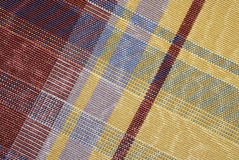 无人,交叉,横图,室内,特写,白天,正面,静物,阴影,花纹,条纹,反射,布,图案,影子,布纹,黄色,红色,布匹,交织,穿插,彩图