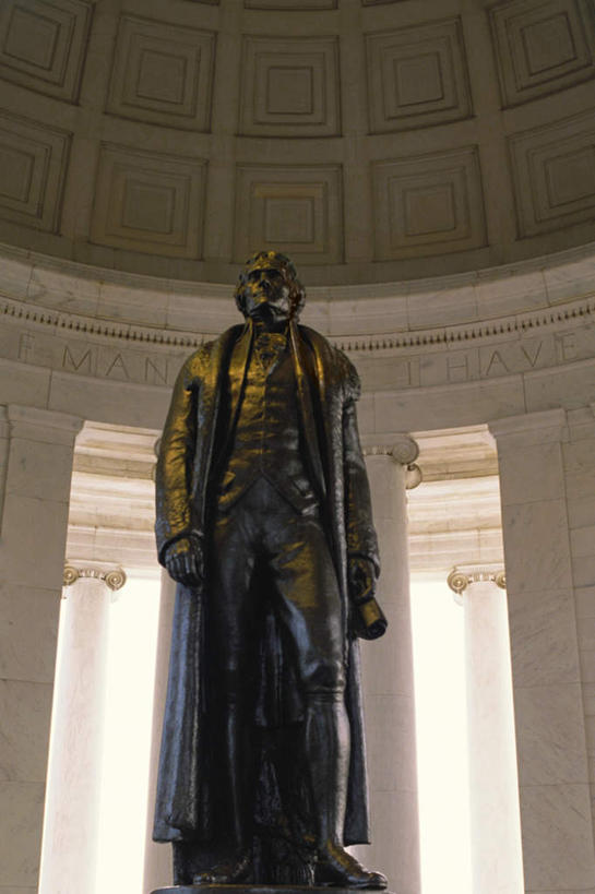 西方人,一个人,无人,站,竖图,室内,白天,仰视,衬衫,西装,旅游,度假,标志建筑,地标,建筑,欧洲,美国,欧洲人,仅一个男性,仅一个人,仅一个中年男性,阴影,套装,正装,反射,影子,墙,纪念馆,首都,注视,职业装,娱乐,建设,墙壁,墙面,白色,观察,看,站着,享受,休闲,旅游胜地,放松,观看,军人,察看,北美,北美洲,总统,关注,美洲,华盛顿特区,杰弗逊纪念堂,杰佛逊纪念堂,华盛顿哥伦比亚特区,华府,杰斐逊纪念堂,北亚美利加洲,亚美利加洲,政治家,美国总统,杰弗逊.汉密尔顿.戴维斯,男人,男性,中年男性,白种人,站立,半身,彩图,低角度拍摄,衬衣