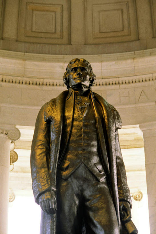 西方人,一个人,无人,站,竖图,室内,白天,仰视,衬衫,西装,旅游,度假,标志建筑,地标,建筑,欧洲,美国,欧洲人,仅一个男性,仅一个人,仅一个中年男性,阴影,套装,正装,反射,影子,墙,纪念馆,首都,注视,职业装,娱乐,建设,墙壁,墙面,白色,观察,看,站着,享受,休闲,旅游胜地,放松,观看,军人,察看,北美,北美洲,总统,关注,美洲,华盛顿特区,杰弗逊纪念堂,杰佛逊纪念堂,华盛顿哥伦比亚特区,华府,杰斐逊纪念堂,北亚美利加洲,亚美利加洲,政治家,美国总统,杰弗逊.汉密尔顿.戴维斯,男人,男性,中年男性,白种人,站立,半身,彩图,低角度拍摄,衬衣