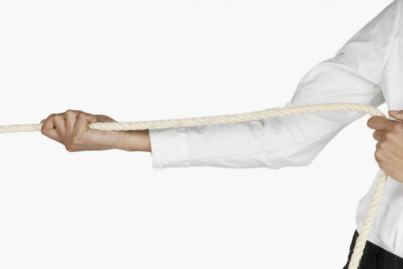 西方人,一个人,商务人士,商务女性,站,横图,室内,白天,白色背景,正面,锻炼,运动,拔河,欧洲,欧洲人,仅一个年轻女性,仅一个女性,仅一个人,握,阴影,套装,反射,影子,速度,娱乐,绳子,站着,力量,平衡,握着,摄影,影棚,技巧,绳索,协调,商务装,灵敏,工薪阶层,柔韧,趣味,耐力,抗争,体育,年轻女性,女人,女性,白种人,白领,上班族,站立,半身,彩图,影棚拍摄,健身,拍摄