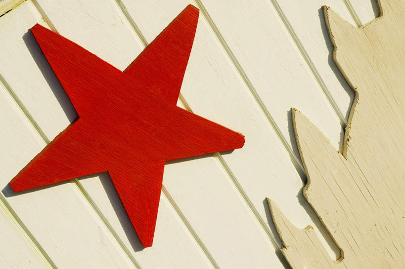 无人,横图,室外,特写,白天,正面,静物,装饰,木制,墙,星星,墙壁,墙面,一个,红色,木制品,星形,单个,华丽,修饰,点缀,五角形,衬托,美观,雅致,雅观,五角星,彩图