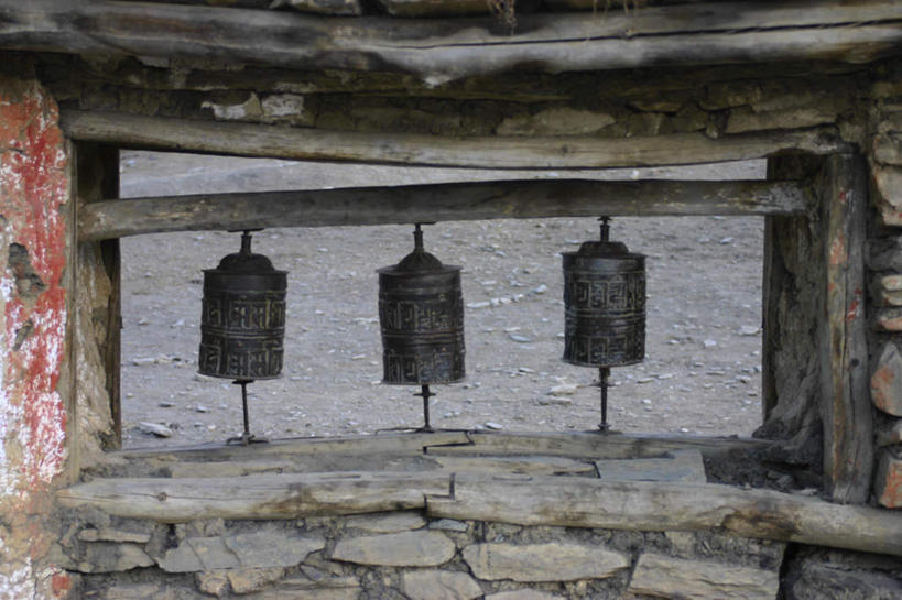 无人,寺庙,横图,室外,白天,正面,旅游,度假,石头,名胜古迹,标志建筑,地标,建筑,尼泊尔,亚洲,一排,许多,节日,遗迹,整齐,石子,墙,燃烧,古迹,文化,文物,娱乐,建设,古建筑,墙壁,墙面,排列,三个,香火,庙宇,祈祷,享受,休闲,健康,旅游胜地,放松,许愿,宗教,信仰,纪念,祈求,队列,南亚,古文明,转经筒,转经轮,喜马拉雅山脉,安纳普尔纳峰,尼泊尔王国,喜马拉雅山,玛尼轮,喜马拉雅,库塘峰,平安,石块,岩石,彩图,庙,寺