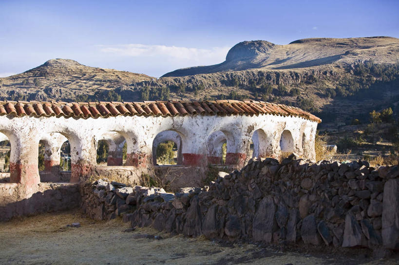 无人,横图,室外,白天,正面,旅游,度假,石头,美景,山,山脉,道路,路,秘鲁,阴影,光线,石子,影子,墙,景观,山峰,云,云朵,小路,交通,山峦,云彩,娱乐,墙壁,墙面,蓝色,白色,白云,蓝天,天空,阳光,自然,群山,天,享受,休闲,景色,南美,放松,晴朗,南美洲,拉丁美洲,自然风光,美洲,秘鲁共和国,普诺,亚美利加洲,南亚美利加洲,玉米之仓,普诺省,石块,岩石,晴空,彩图