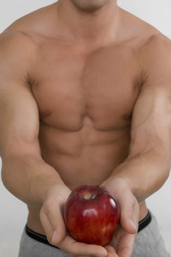 西方人,肌肉,健壮,一个人,站,捧,竖图,室内,白天,正面,苹果,水果,欧洲,欧洲人,仅一个男性,仅一个人,阴影,灰色背景,新鲜,反射,影子,生食,食品,果实,裸露,蛇果,食物,仅一个年轻男性,一个,站着,健康,活力,力量,摄影,有机食品,绿色食品,影棚,单个,青春,强壮,裸,红元帅,男人,男性,年轻男性,白种人,端,端着,捧着,手捧,站立,半身,彩图,影棚拍摄,拍摄