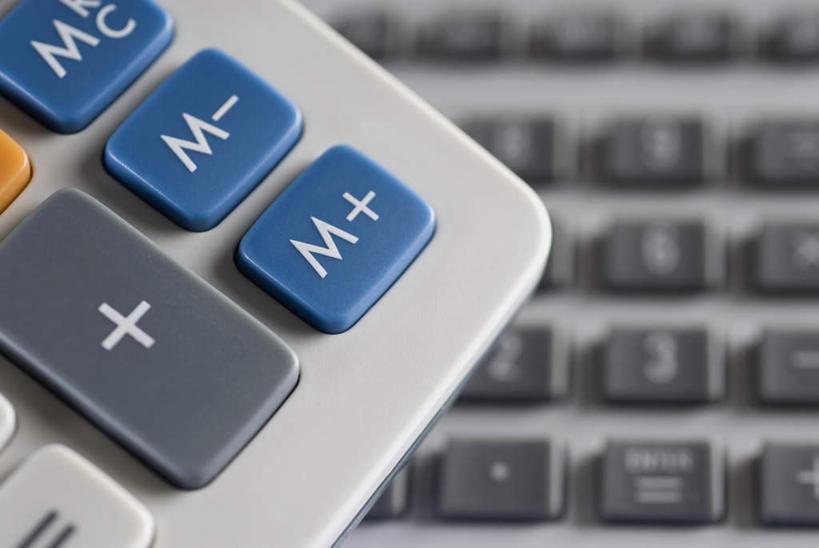 无人,横图,俯视,室内,特写,白天,计算器,静物,一排,许多,阴影,朦胧,模糊,整齐,反射,计算,科学,英文,标志,符号,文字,影子,字符,字母,办公用品,标识,排列,理财,财务,英文字母,队列,数学,公式,阿拉伯文,数学公式,阿拉伯语,阿拉伯字母,彩图,高角度拍摄