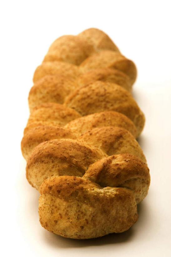 点心,面包,无人,竖图,俯视,室内,特写,白天,白色背景,桌子,阴影,反射,影子,食品,面点,食物,糕点,一个,摄影,影棚,单个,辫子面包,彩图,高角度拍摄,影棚拍摄,拍摄