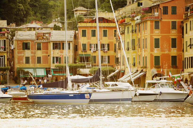 帆船,无人,家,横图,室外,白天,正面,度假,海浪,海洋,美景,沙滩,窗户,城市风光,城市,船,意大利,欧洲,阴影,光线,沙子,影子,房屋,墙,屋子,海岸,景观,浪花,公寓,沙地,娱乐,洋房,楼房,玻璃窗,墙壁,墙面,住宅,阳光,海水,交通工具,享受,休闲,景色,放松,南欧,载具,海景,意大利共和国,热那亚,利古里亚,利古里亚大区,热那亚省,大海,风浪,海,海水的波动,海滩,近岸浪,涌浪,彩图,房子