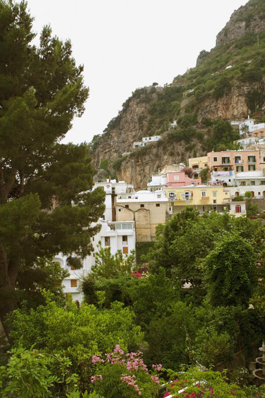 无人,家,竖图,室外,白天,正面,度假,美景,山,山脉,植物,城市风光,城市,意大利,欧洲,房屋,屋子,景观,山峰,公寓,山峦,娱乐,洋房,楼房,住宅,树,树木,绿色,自然,群山,享受,休闲,景色,放松,生长,成长,南欧,意大利共和国,坎帕尼亚,阿马尔菲海岸,阿玛尔菲海岸,阿玛菲海岸,坎帕尼亚大区,阿玛菲海岸风景区,波西塔诺,波西塔诺小镇,彩图,房子
