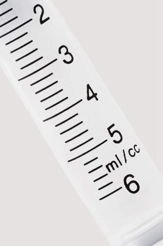 无人,竖图,室内,特写,白天,白色背景,正面,静物,标志,数字,文字,字符,刻度,标识,一个,针管,针筒,注射,摄影,阿拉伯数字,影棚,单个,医疗,医疗设备,注射器,彩图,影棚拍摄,拍摄