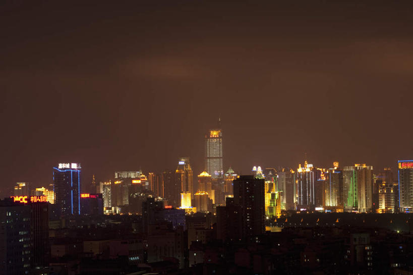 无人,高楼大厦,横图,全景,彩色,室外,夜晚,正面,度假,办公楼,美景,天际线,城市风光,城市,大厦,建筑,摩天大楼,霓虹灯,写字楼,中国,亚洲,阴影,光线,影子,景观,灯光,七彩,娱乐,光源,霓虹,灯,楼宇,享受,休闲,商务楼,景色,放松,广西,照明设备,东亚,南宁,广西壮族自治区,首府,中华人民共和国,桂,华南地区,南宁市,氖灯,彩图,大楼,高层建筑,高楼,摩天楼