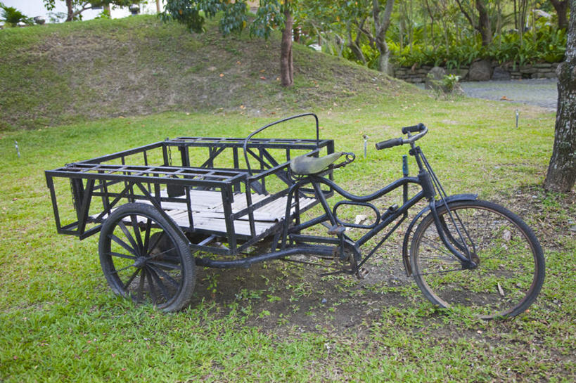 无人,横图,室外,白天,正面,旅游,度假,草地,草坪,美景,植物,道路,路,台湾,中国,亚洲,景观,小路,三轮车,交通,娱乐,车,脚踏车,草,树,树木,绿色,黑色,自然,轮胎,交通工具,享受,休闲,橡胶,景色,放松,乡间小路,生长,成长,自然风光,载具,橡胶制品,东亚,车胎,屏东县,港澳台,中华人民共和国,台湾省,彩图,外胎,屏,屏东,屏县,台