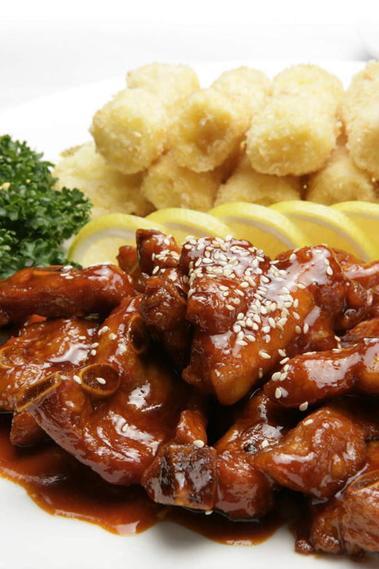 骨骼,无人,竖图,俯视,室内,特写,白天,白色背景,烹饪,中餐,蔬菜,餐具,阴影,新鲜,反射,碟子,盘,影子,花菜,花椰菜,西兰花,排骨,肉,料理,食品,骨头,猪肉,菜肴,美食,肉类,食物,盘子,碟,中式,摄影,佳肴,有机食品,绿色食品,影棚,椰菜花,骨架,小排,肉食,糖醋排骨,豚肉,甘蓝花,彩图,高角度拍摄,影棚拍摄,拍摄,酸甜,糖醋菜