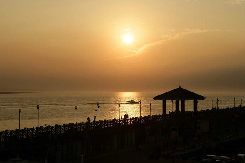 无人,横图,室外,白天,正面,旅游,度假,河流,美景,日落,水,太阳,轮船,船,台湾,中国,亚洲,阴影,波纹,飞溅,溅,光线,液体,影子,河水,景观,水滴,水流,水平线,晚霞,霞光,云,云朵,落日,辽阔,海平线,涟漪,云彩,娱乐,水珠,白云,倒影,水纹,阳光,自然,黄昏,船尾波,交通工具,波浪,享受,休闲,广阔,景色,彩霞,放松,一望无际,倒映,喷洒,自然风光,载具,东亚,台北县,港澳台,中华人民共和国,水晕,台湾省,无边无际,一马平川,夕照,反照,新北,新北市,夕阳,彩图,淡水区,淡水渔人码头,水天相接,水天一线,斜阳,台